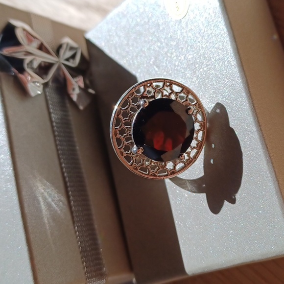 NEW Vintage Sterling Silver Garnet ring - Picture 4 of 11